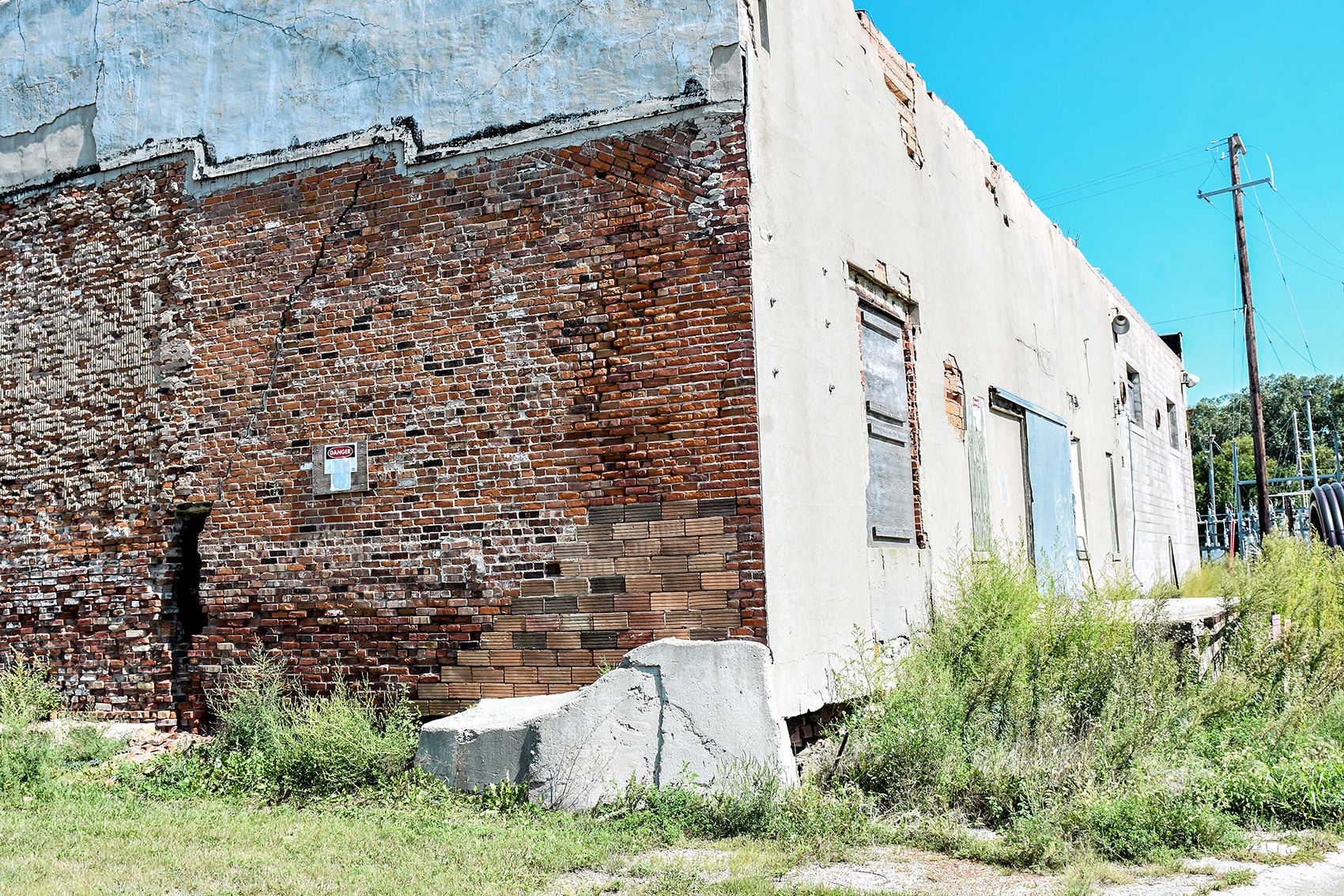 Dangerous building: Thermo Cel exterior